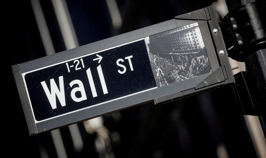 Bullish Bets: Wall Street Sees Sunny Skies for Stocks in 2024